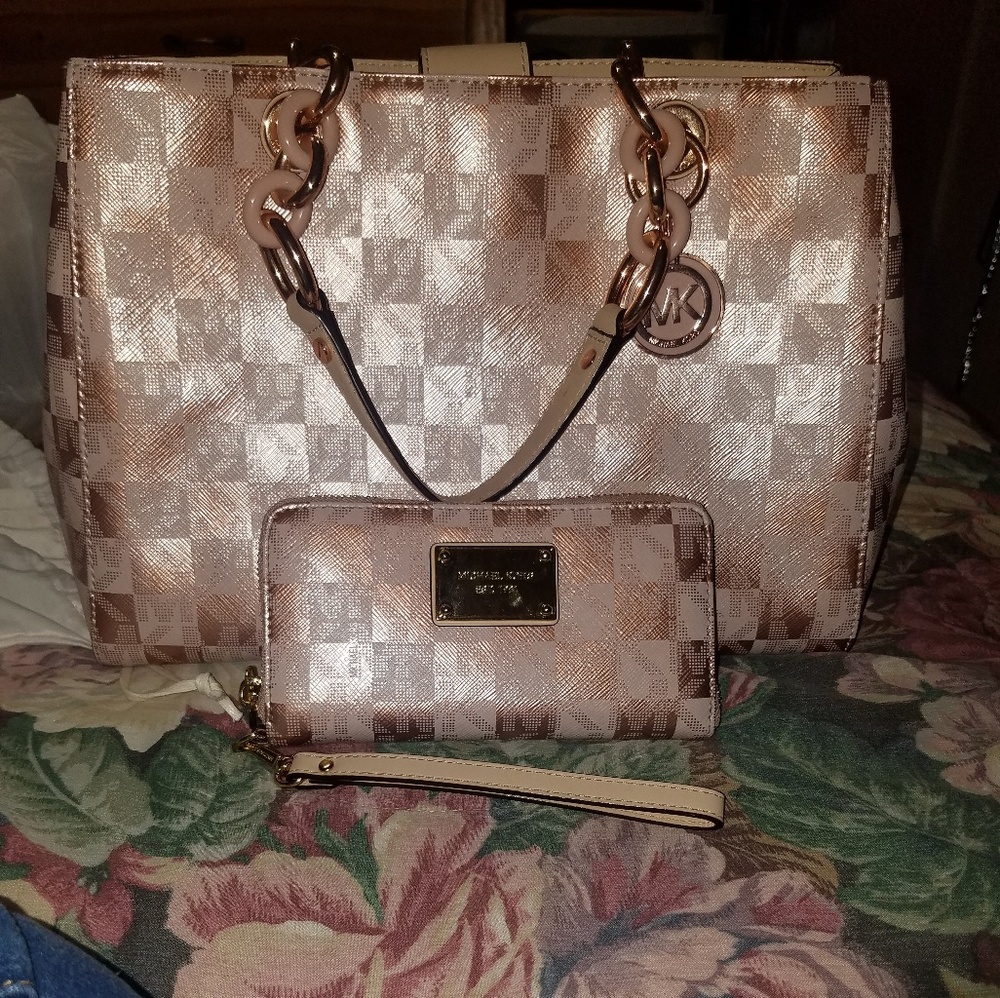 MICHAEL KORS CYNTHIA HANDBAG